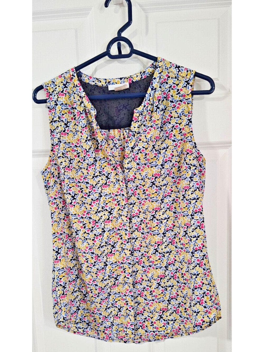 Dalia sleeveless button up blouse Size Small